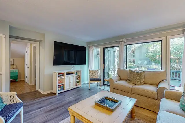 Living room at Hickory Cove 49
